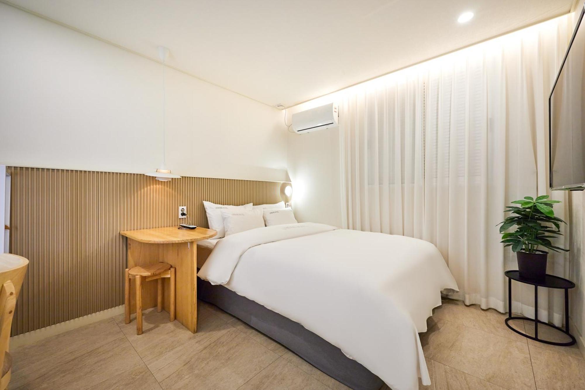 Urban Hotel Phjongthek Kültér fotó