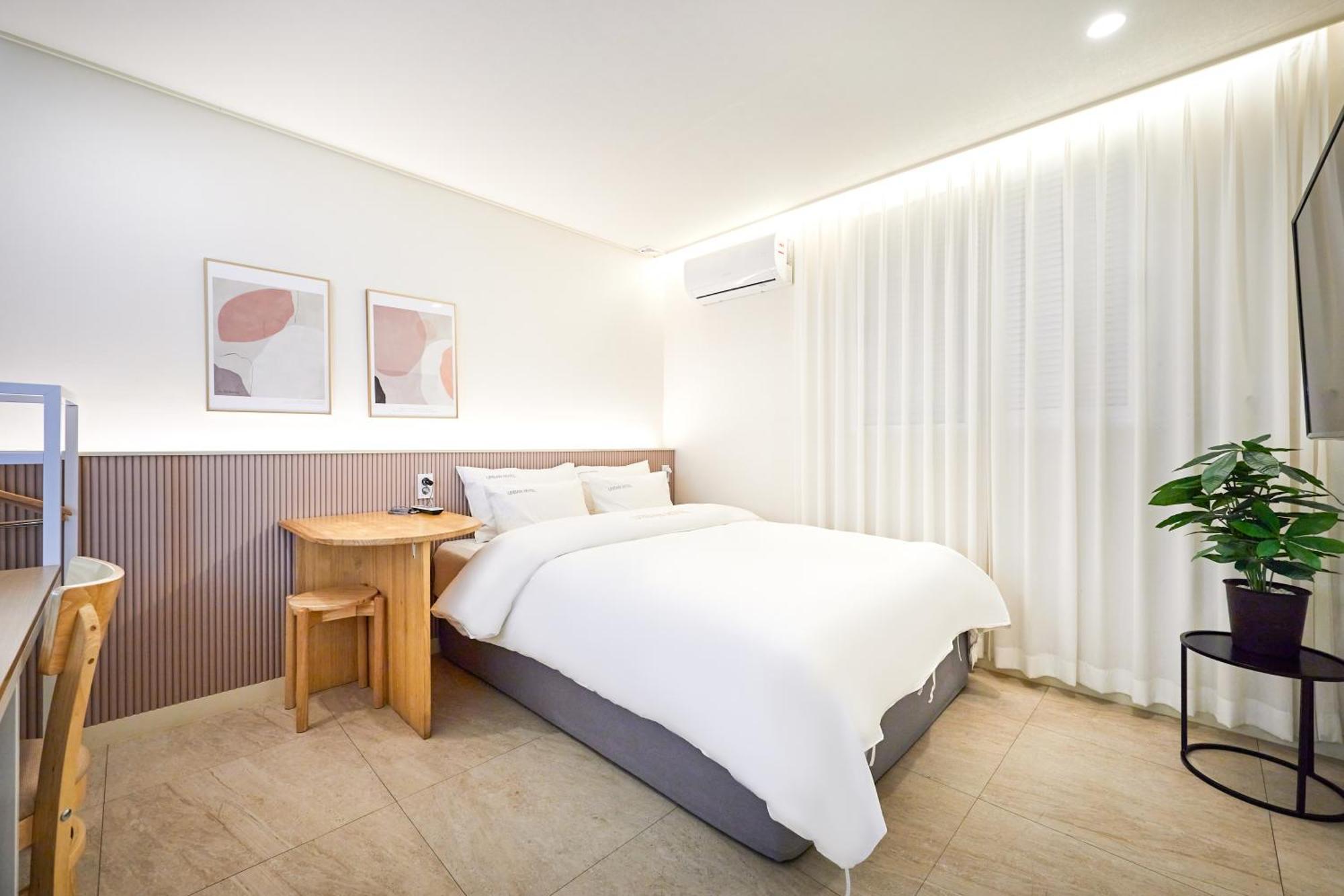 Urban Hotel Phjongthek Kültér fotó
