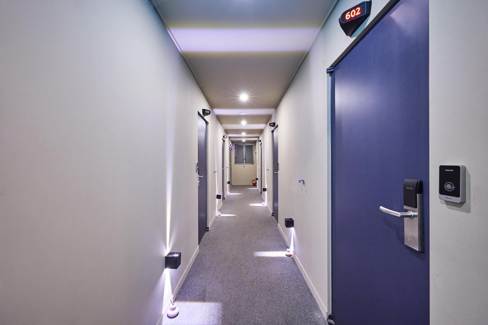 Urban Hotel Phjongthek Kültér fotó