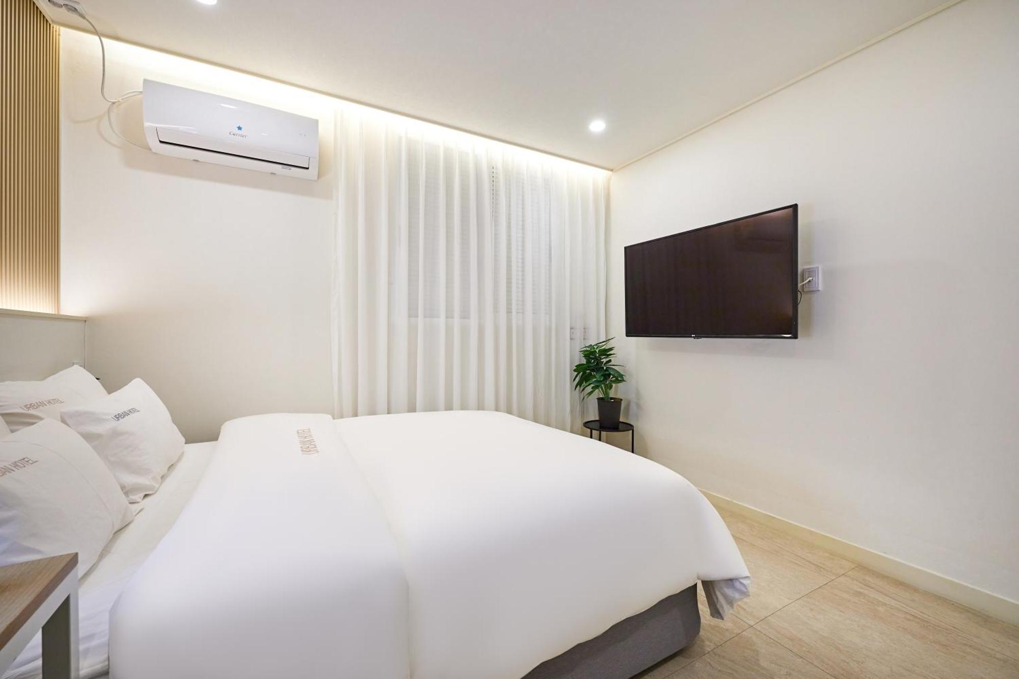 Urban Hotel Phjongthek Kültér fotó