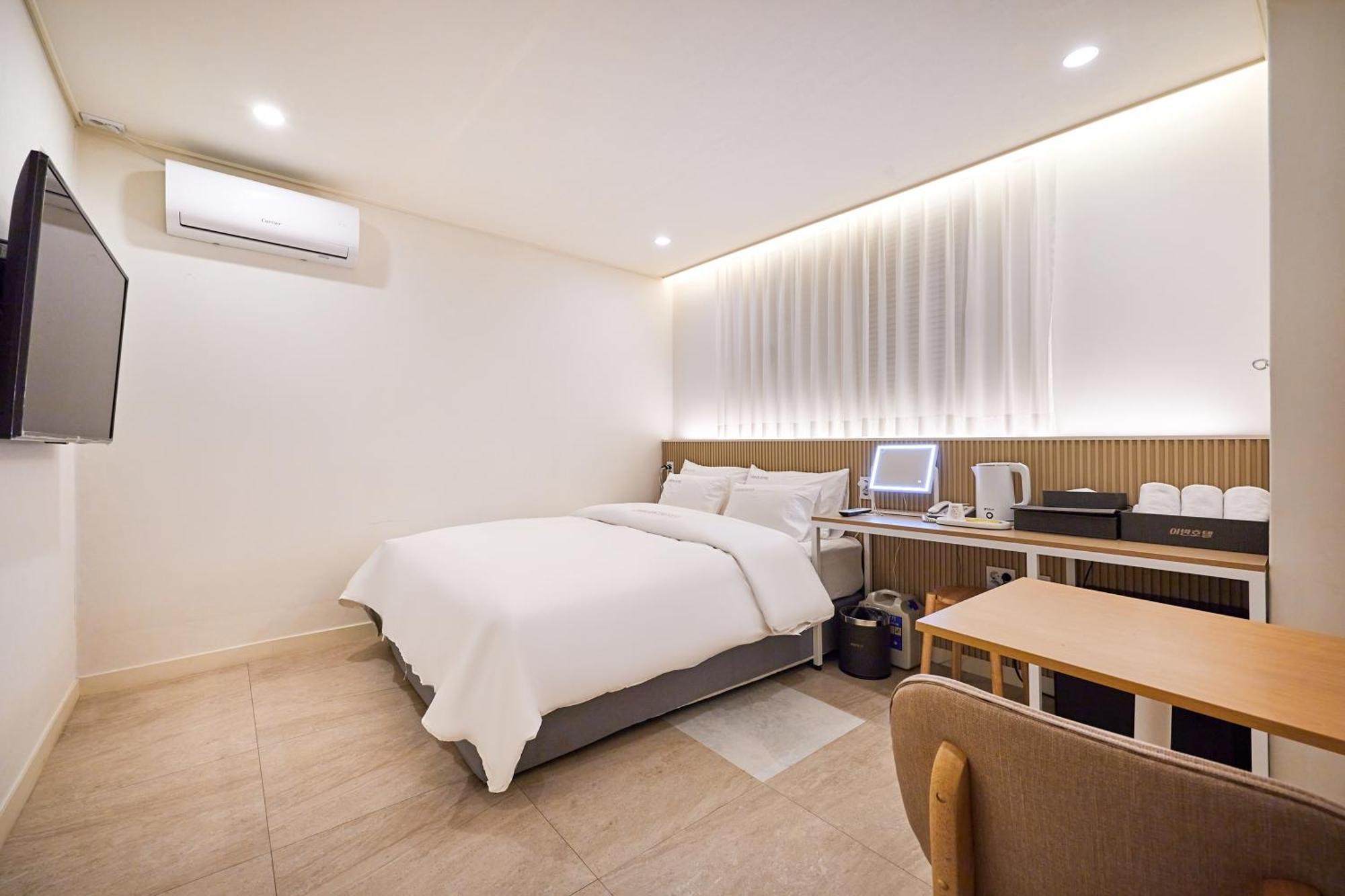 Urban Hotel Phjongthek Kültér fotó